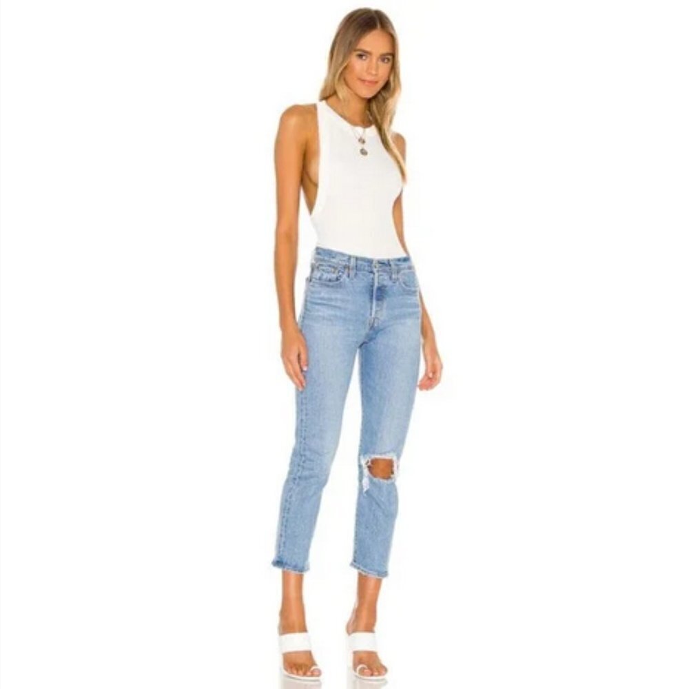 Levi's Wedgie Straight Leg Denim Jeans Distressed Busted‎ Knee Mid Wash Raw Hem